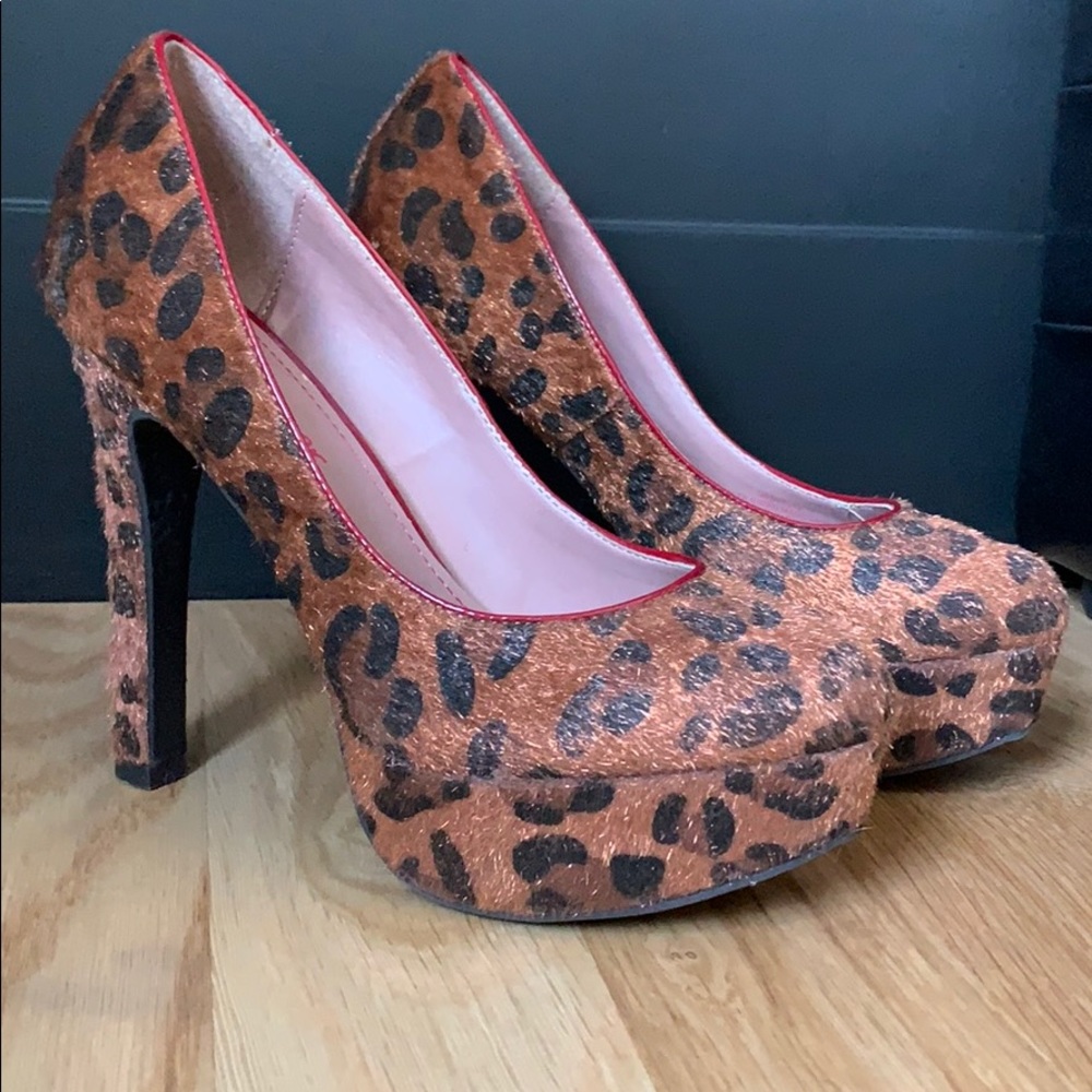 Size (8)- 5 inch high heel shoes